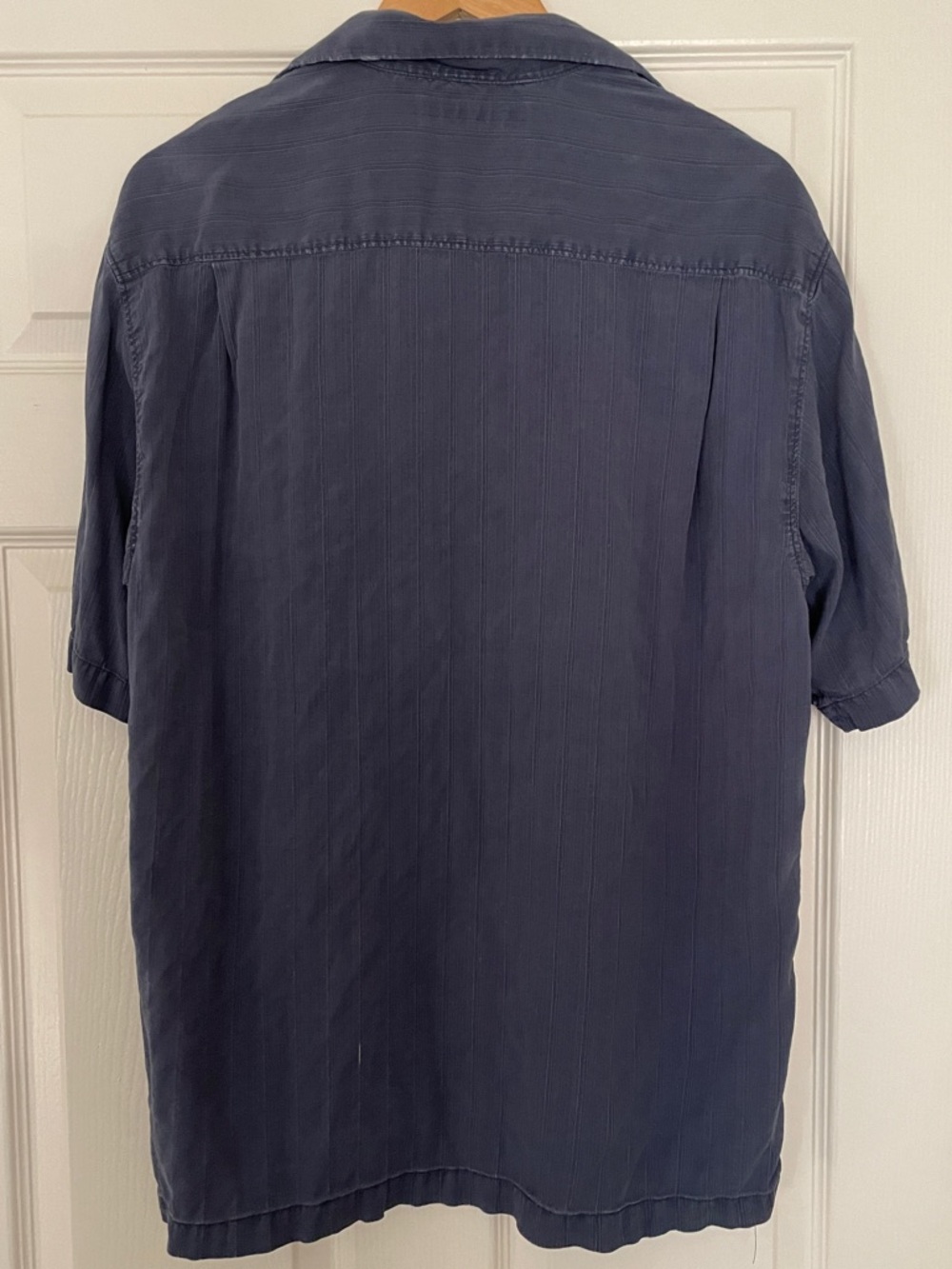 🏝️ Tommy Bahama 100% Silk Floral Button Down Shirt 🏝️ - Picture 3 of 6